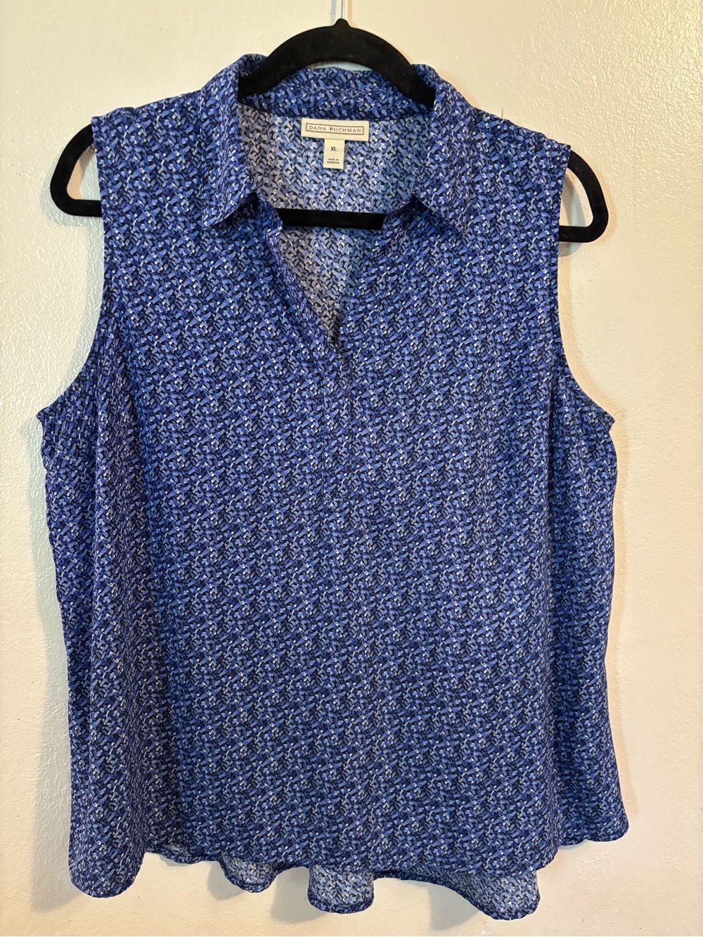 Dana Buchman Navy Blue Printed Sleeveless Collared V-Neck Blouse